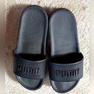 PUMA platform slides woman’s sz 9